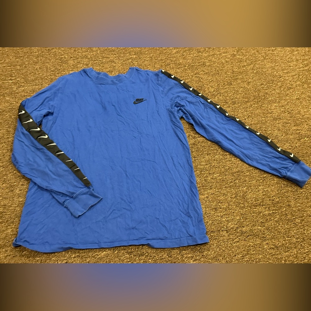 The Nike Men's L Blue Long Sleeve T Shirt Logo sleeves casual athletic Active